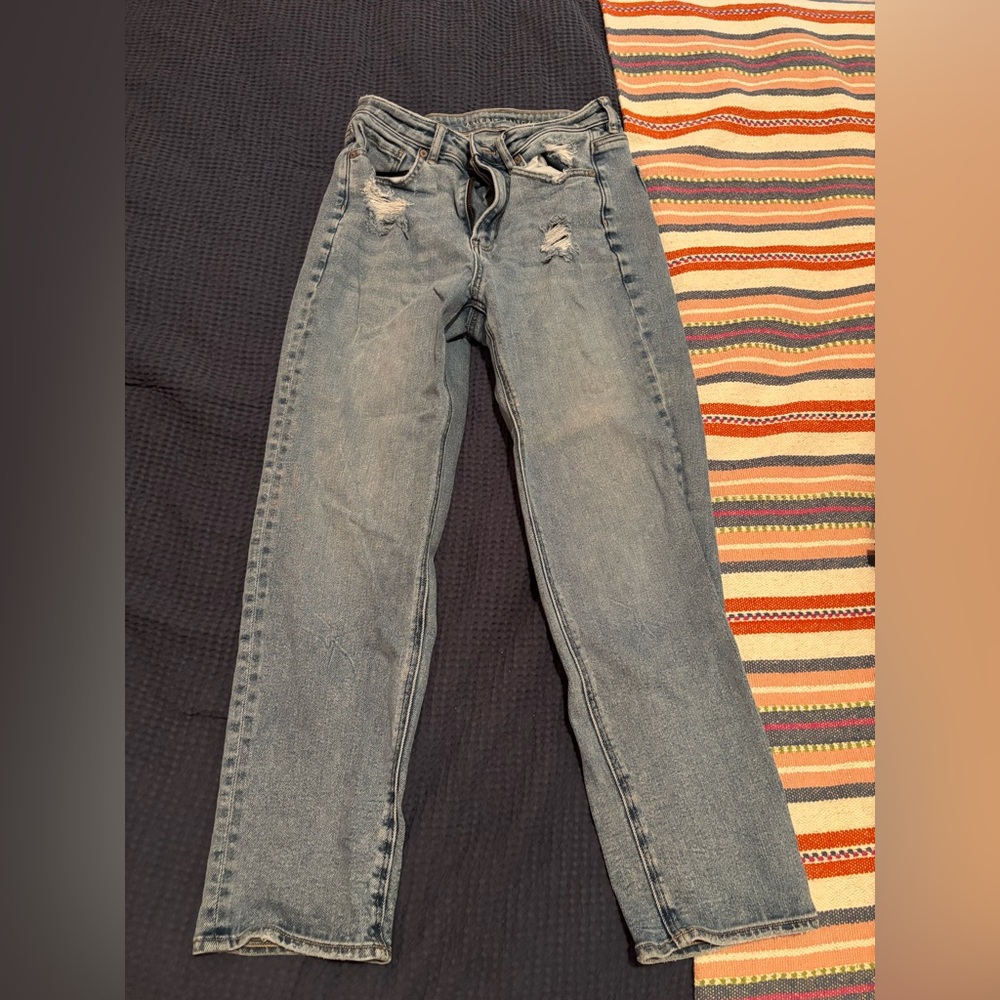 American Eagle High-Rise Mom Jeans